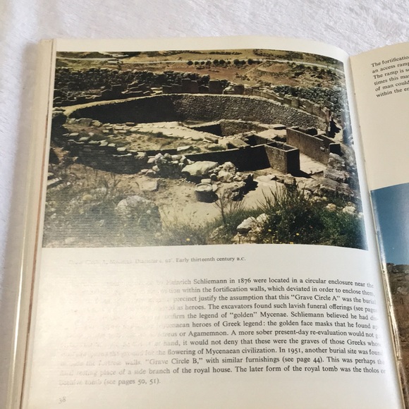 Art of Crete, Mycenae, & Greece. 7 1/2”x9” coffee table book by German Hafner - Picture 14 of 16